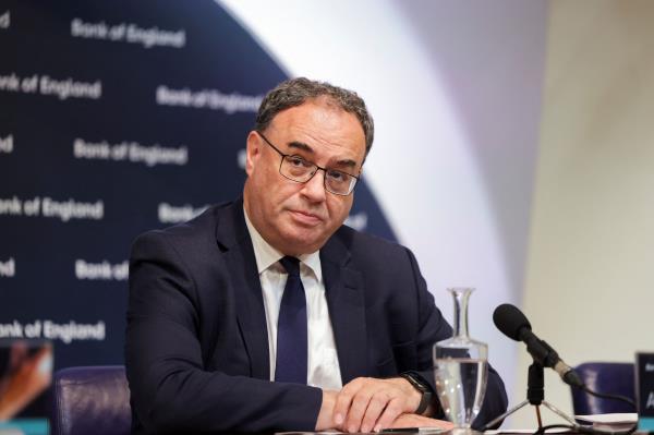 CMF Buds Pro评论：价格实惠的无线耳机，听起来不错，看起来很时髦