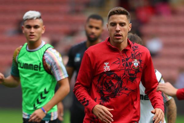 南安普顿的贝德纳莱克承认了他的“身体素质”