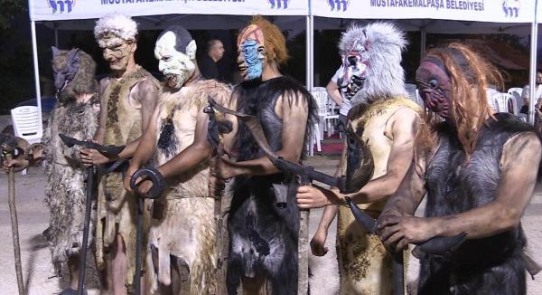 “疯子”部队举行节日纪念活动