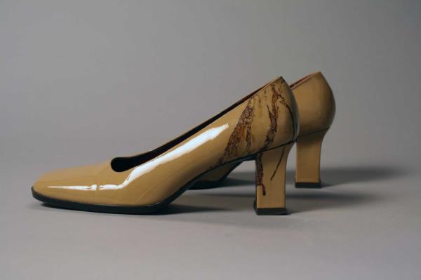 秒懂教程“微信玩炸金花房卡哪里买”获取房卡方式