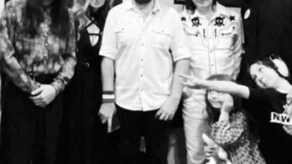 粉碎南瓜乐队吉他手杰夫·施罗德辞职