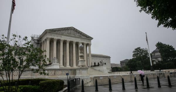 最高法院在联合审判中缩小与原告对质的权利