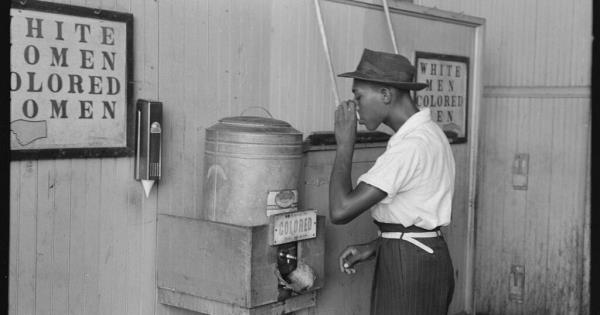 朝鲜在延坪岛附近发射了60发炮弹 朝鲜在延坪岛附近发射了60发炮弹