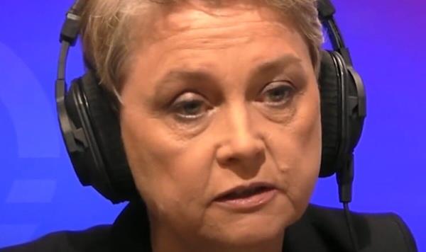 伊维特·库珀(Yvette Cooper)因工党与欧盟达成移民协议的计划而与保守党分道扬镳