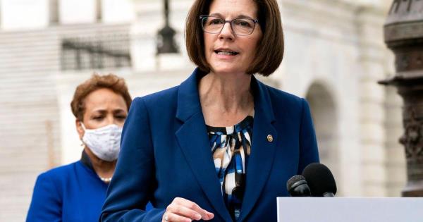 我们的国旗意味着死亡:找到一个新家“是一个选择”:凯西·布洛斯 我们的国旗意味着死亡:找到一个新家“是一个选择”:凯西·布洛斯