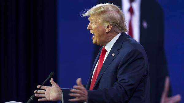 特朗普竞选团队抨击了机密文件案中“绝望和挣扎”的新指控