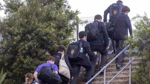 昆州公立学校试行新学时制，每周四天