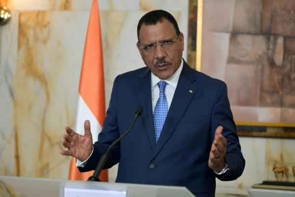 西非法院下令立即释放被罢免的尼日尔总统