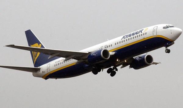 醉酒乘务员导致航班延误3小时，瑞安航空被迫赔偿乘客340英镑