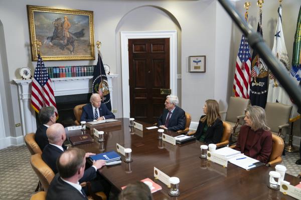 巴西纪念1月8日骚乱周年,仍处于分裂状态 巴西纪念1月8日骚乱周年,仍处于分裂状态