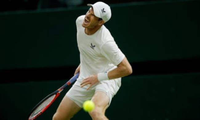 Andy Murray displays a painful reaction at Wimbledon