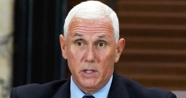 彭斯不会让特朗普遵守他曾经投票驱逐的民主党人的“同一标准”