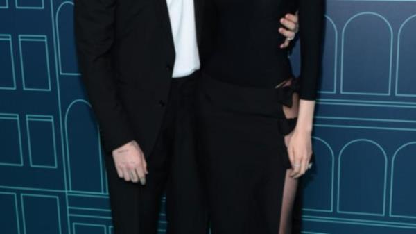 布鲁克林·贝克汉姆透露了“最美好的”假期回忆：“我的爸爸妈妈很有趣，但尼古拉喜欢喝酒!”