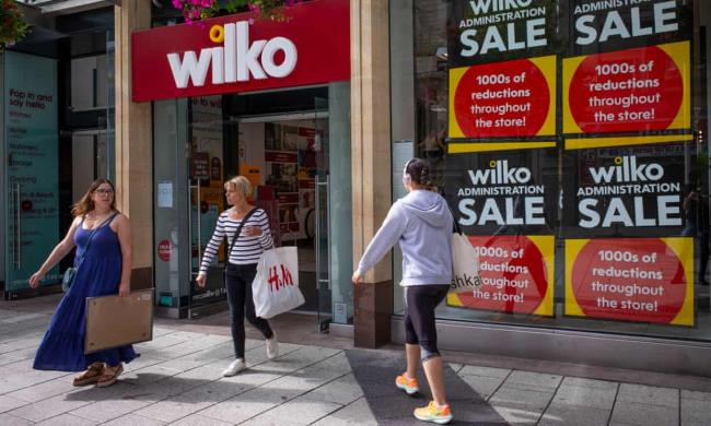 圣诞节和万圣节的物品在Wilko ' everything must go ' sale