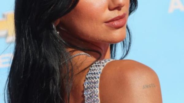 Dua Lipa单身的时候就“发现了自己”