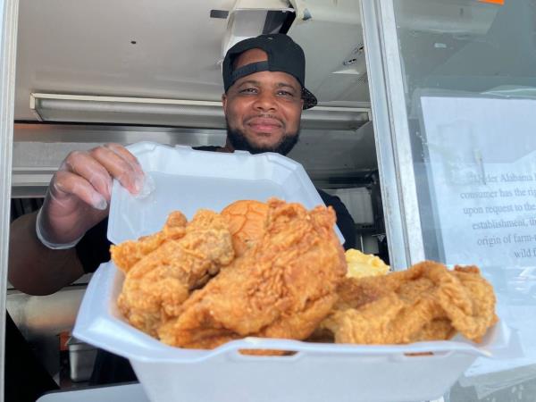 游戏攻略详解文章“微信开房间链接房卡在哪里充”详细房卡教程