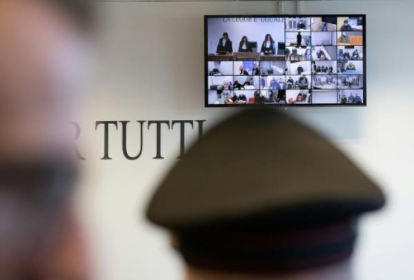 在意大利历史性的黑手党审判中，200多名暴徒被判2000多年徒刑