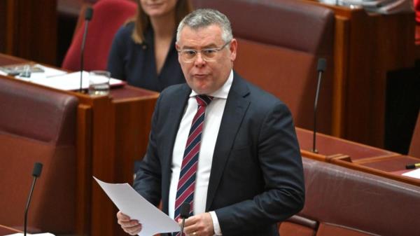 农业部长呼吁冻结圣诞火腿价格