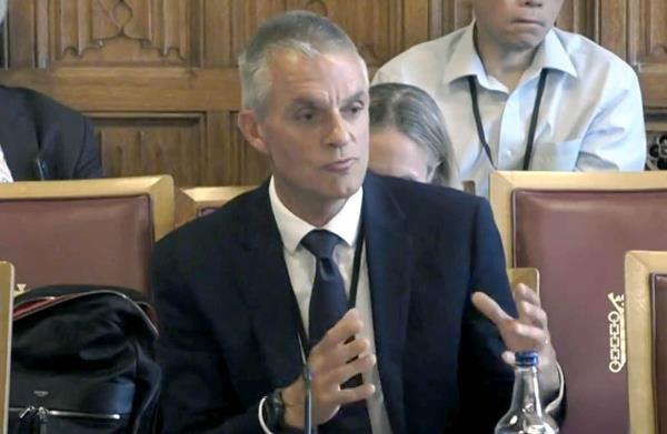 BBC记者蒂姆·戴维：考虑到“这个行业的历史”，我们都应该关注虐待行为