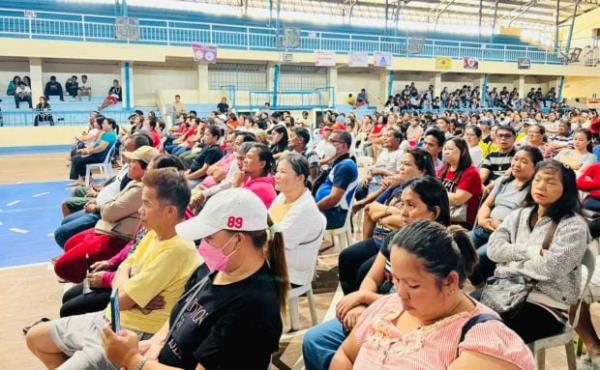 达沃德奥罗地震幸存者获得社会福利署现金援助