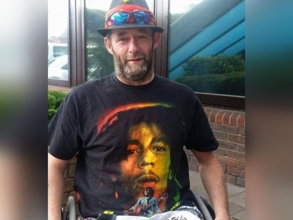 爱尔兰人布伦丹·林奇在参加第三次马拉松比赛时两次被宣布临床死亡