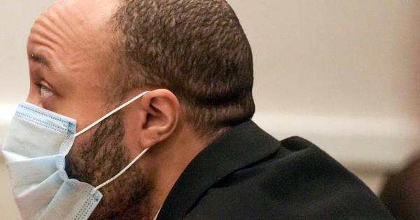 威斯康辛游行嫌疑人泪流满面地作了开庭陈述