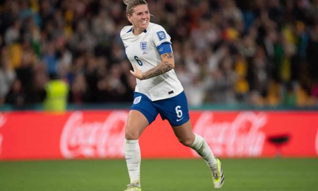 “她很有动力”：英格兰队长米莉·布莱特是如何登顶的